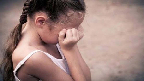 ربطتها بـ"سلسة كلب" ..  أم تنصب حفلة تعذيب 5 أيام لابنتها لهذه السبب الغريب؟