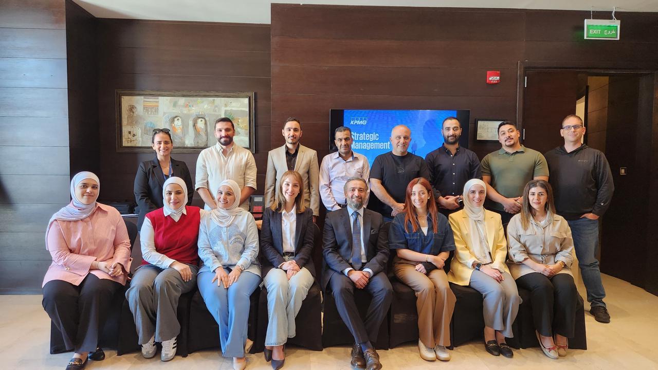 كلية العلوم في جامعة الزرقاء تشارك في ورشة تدريبية حول الإدارة والتخطيط الاستراتيجي