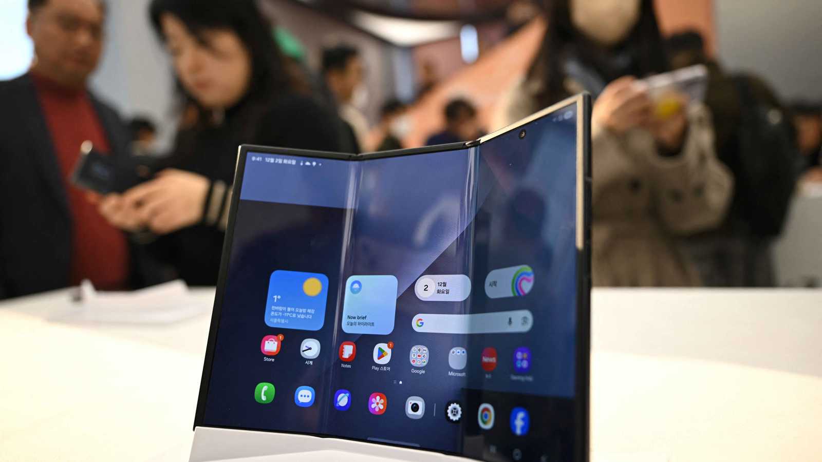 ثورة في 2026 ..  هاتفك الذكي سيتحول إلى "منصة رقمية" تدير حياتك 