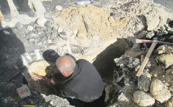 الطفيلة: حفريات مياه بشارع رئيس بعد تعبيده بـ 12 ساعة!