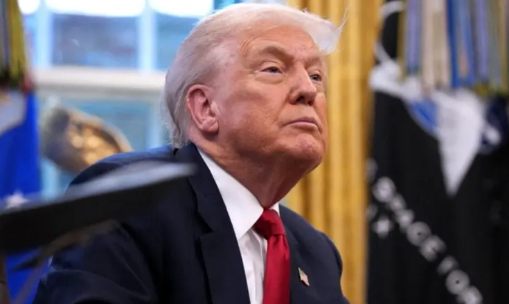 ترامب يهاجم "نيويورك تايمز" بعد تقرير يشكك في قوته وحيويته