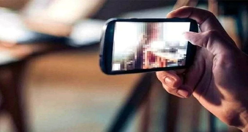 الأردن ..  اختلف مع زوجته فنشر صورها لزملائه في العمل وهي ترقص
