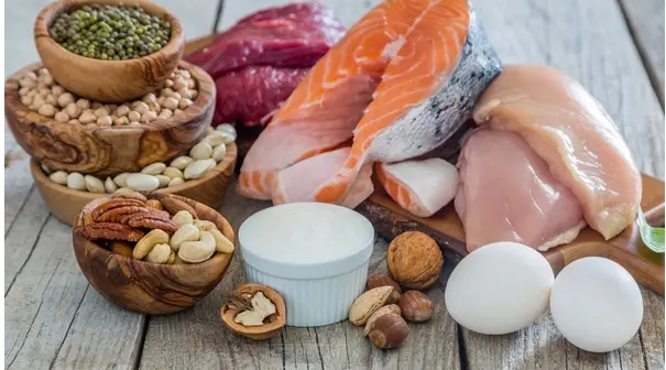 من ضبابية الدماغ لفقدان العضلات ..  احذر إهمال البروتين