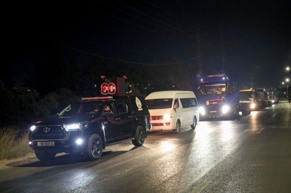 الجيش يسير قافلة مساعدات إلى المستشفى الميداني الأردني نابلس/11