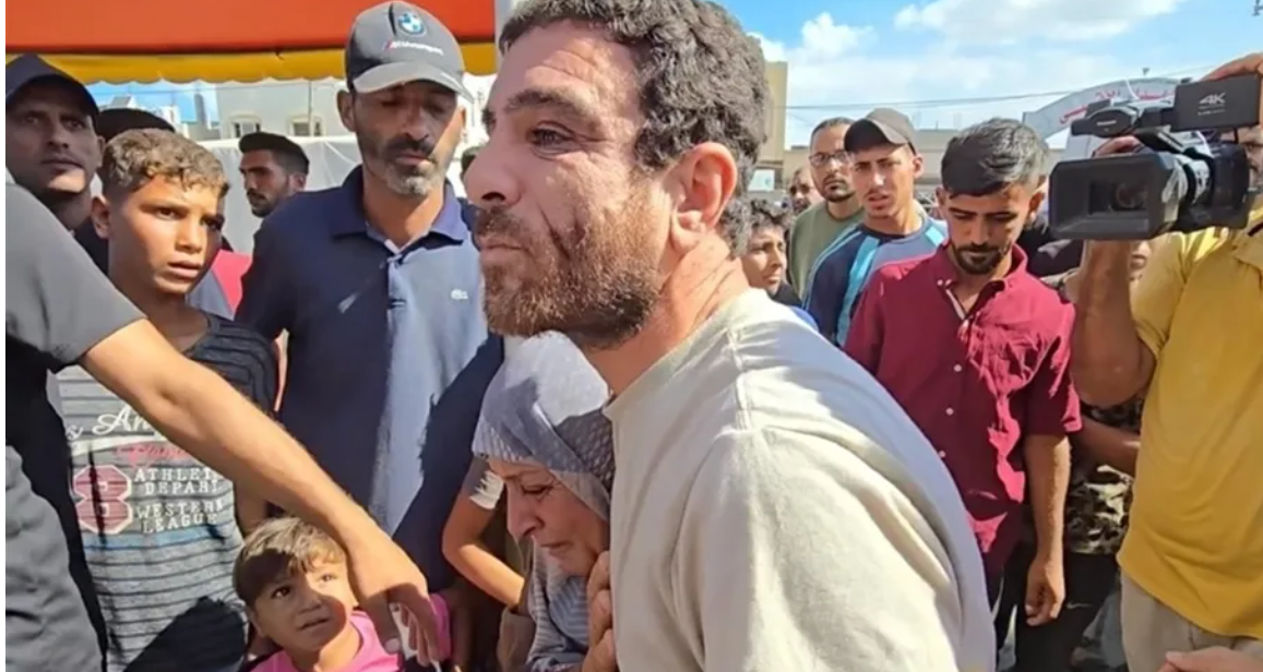 "إسرائيل" تفرج عن 13 أسيرا بعد اعتقالهم في ظروف قاسية