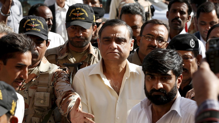 اعتقال رئيس باكستان الأسبق آصف علي زرداري بتهم الفساد