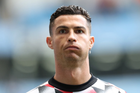تين هاغ مدرب مانشستر يونايتد يوافق على رحيل رونالدو