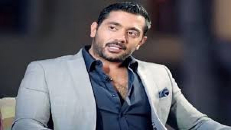 بالصور ..  نقل أحمد فلوكس فجأة إلى المستشفى وهذه حقيقة حالته
