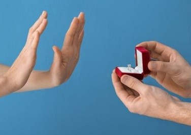 أود الزواج من ثانية لمساعدتها ولكني متخوف، فما نصيحتكم؟