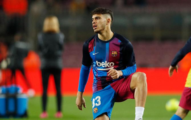 مهاجم برشلونة الزلزولي يرفض دعوة المنتخب المغربي كرة قدم