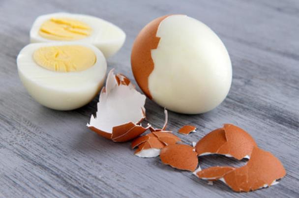 تناول قشر البيض له مزايا مهمة