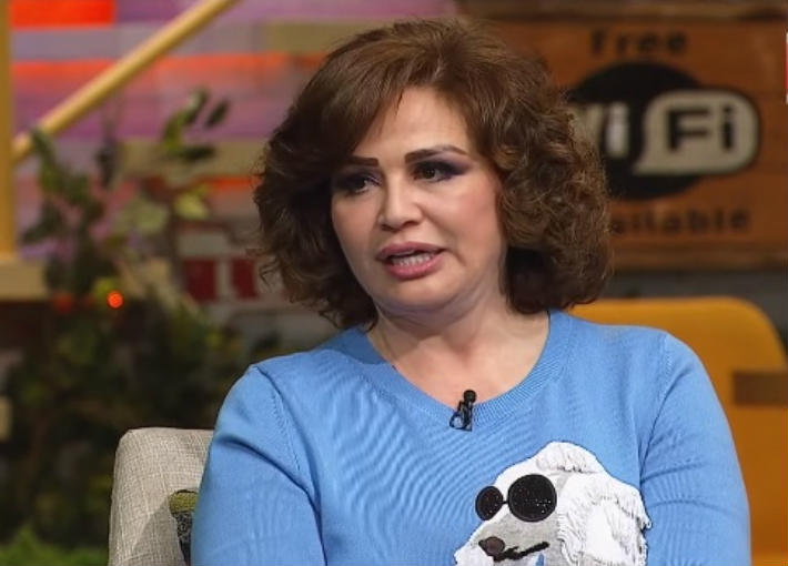 بالفيديو  ..  إلهام شاهين تصدم الجميع: "دفنوني حية وشفت الدود بعيني" 