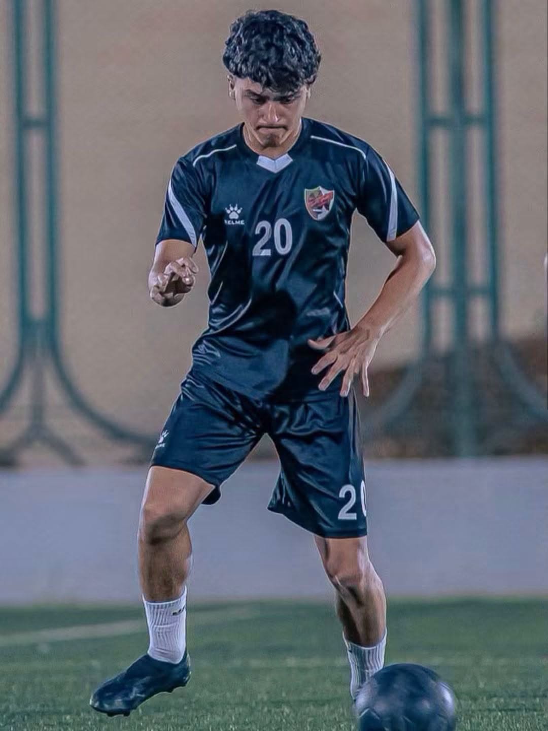وفاة لاعب الأهلي الشاب معتصم الطويل إثر حادث مؤسف