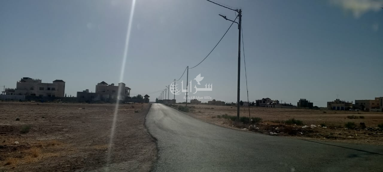 الغدير الأخضر في المفرق ..  سكان يشتكون: "طرق مهترئة وإنارة ضعيفة"