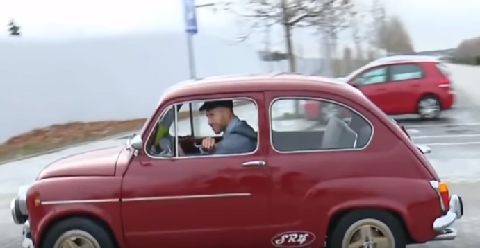 بالفيديو .. سيارة راموس و لباسه يثير تعجب جماهير ريال مدريد