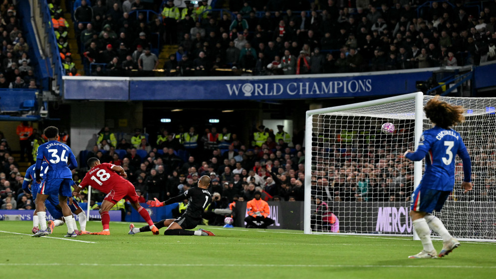 استيفاو يقود تشيلسي لفوز مثير 2-1 على ليفربول