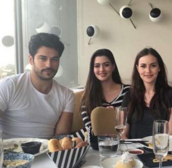 عائلة ثريّة كويتية تدفع نصف مليون دينار مقابل صورة مع ممثل تركي