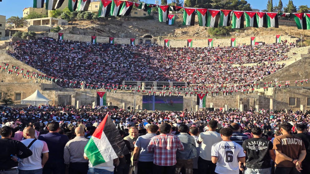 المدرج الروماني يستقبل الجماهير لمتابعة مواجهة النشامى والأرجنتين