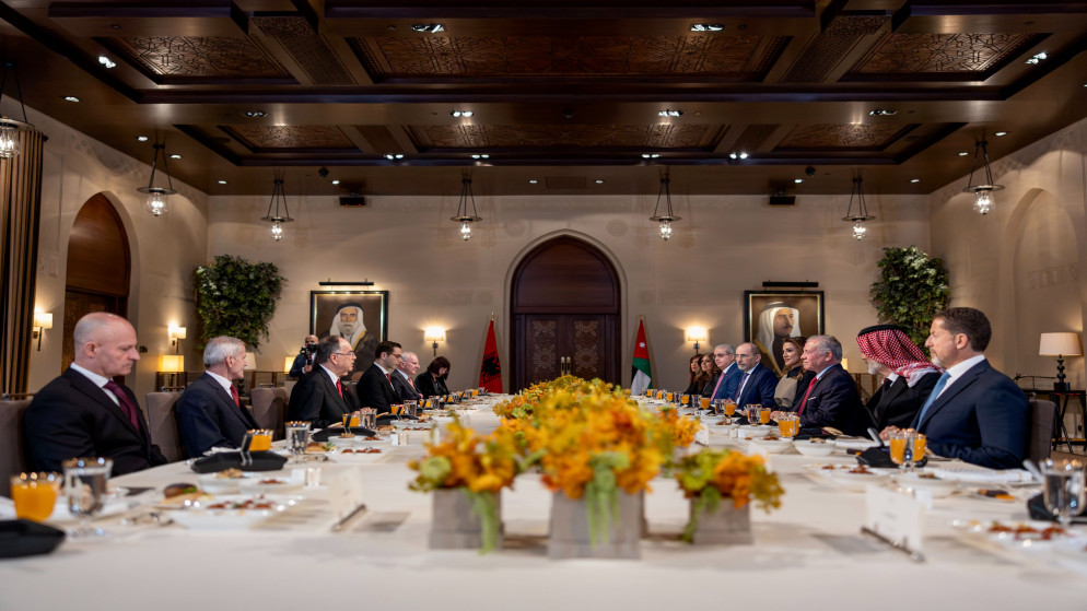 الملك والرئيس الألباني يؤكدان ضرورة احترام سيادة الدول ووحدتها وسلامة أراضيها