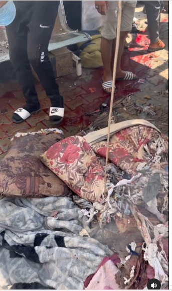 استهـداف إحدى خيام الصحفيين داخل مستشفى شهـداء الأقصى وسط قطاع غزة (فيديو) 