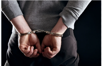 اعتداء بأداة حادة على محامٍ في الزرقاء وإصابة بكسور في الفك