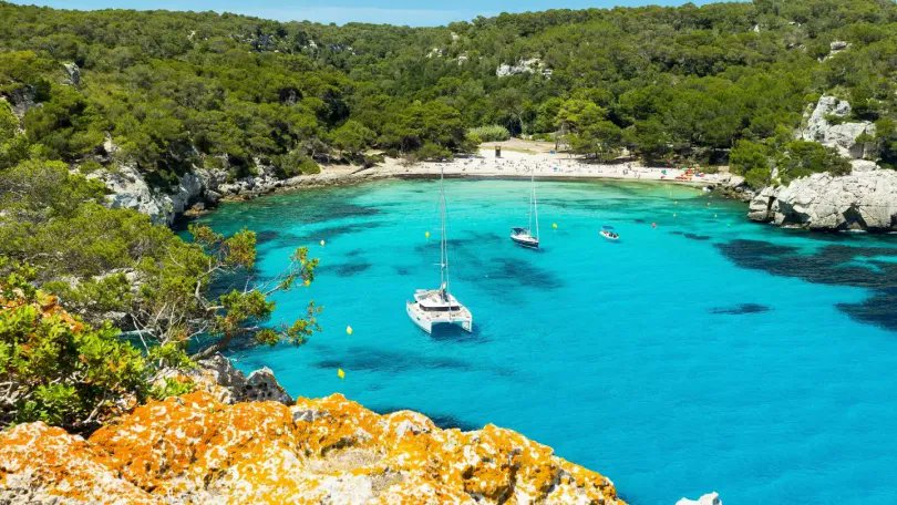 بالصور  ..  أهم المعلومات قبل سفرك إلى جزيرة مينوركا