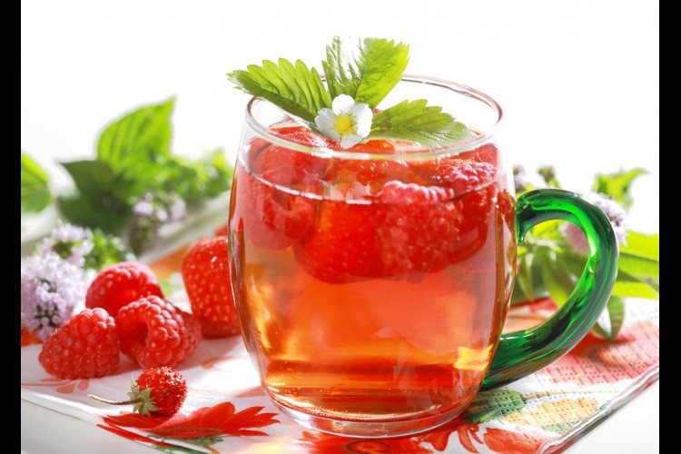 جربي شراب التوت المثلج وقدميه لأفراد أسرتك لإرواء عطشهم في الأيام الحارة