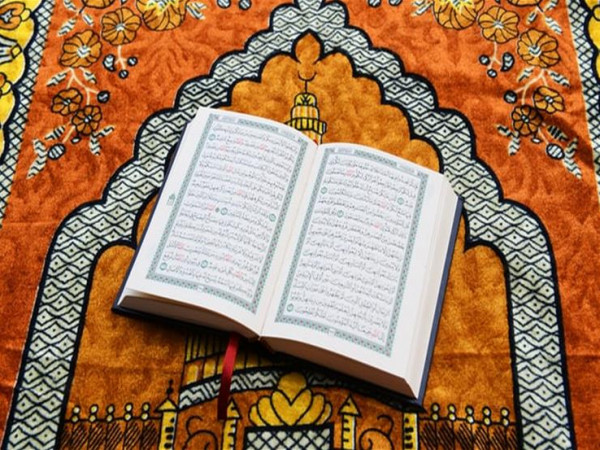 تعرف على حكم قراءة القرآن على غير طهارة  