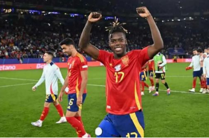 نيكو ويليامز يرد على عرض برشلونة