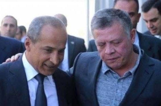 يلعن شوارب ابوك يا اللي ما تغار على تعب سيدنا