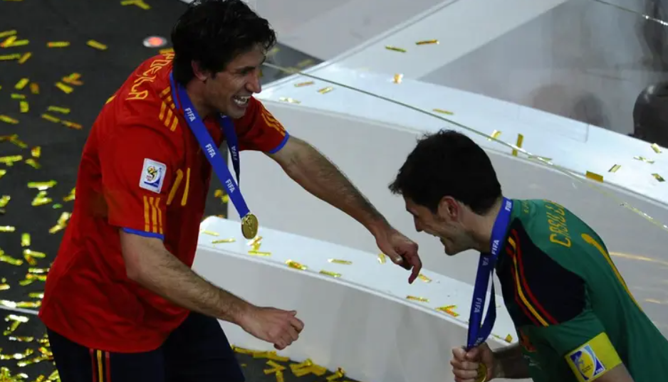 "أرجوك" ..  بطل مونديال 2010 يستنجد بترامب لرفع منعه دخول أميركا وحضور النهائي