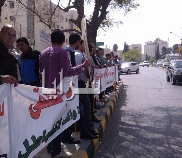 اردنيون يعتصمون امام السفارة العراقية تضامناً مع الثورة العراقية  ضد المالكي  .. صور 