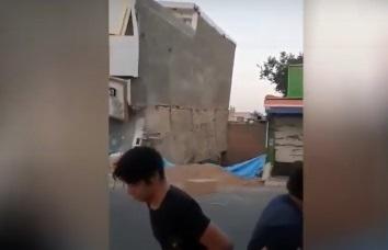 انهيار مبنى في طهران - فيديو