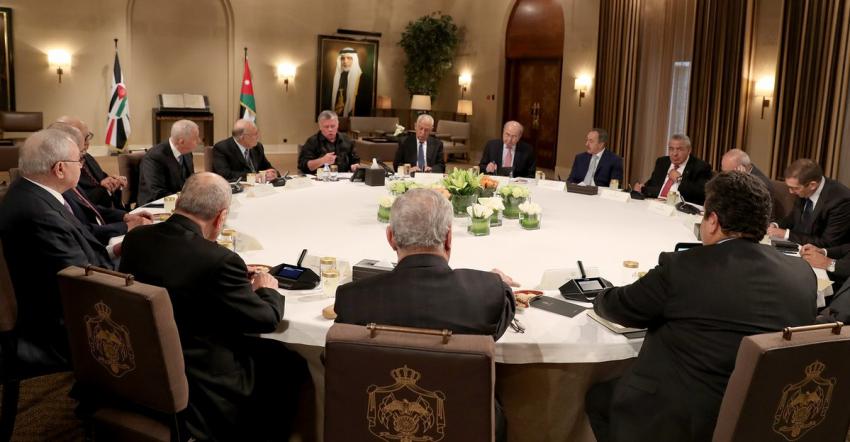 الملك خلال لقاء رؤساء الوزراء السابقين: لا تهاون في مكافحة الفساد ..  واستغلال الوظيفة مرفوض 