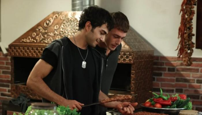 مسلسل إسطنبول رأسا على عقب الحلقة 12 ..  هل تتحول مفاجأة أمير لحسن إلى مواجهة؟
