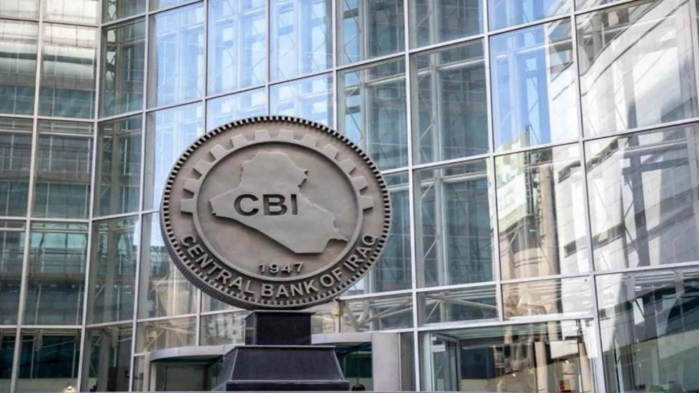 العراق يخفض قيمة الدينار أمام الدولار وسط ضغوط على إيرادات النفط