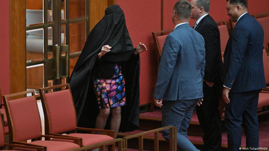 مجلس الشيوخ الأسترالي يعلق عضوية نائبة ارتدت البرقع في البرلمان 7 جلسات