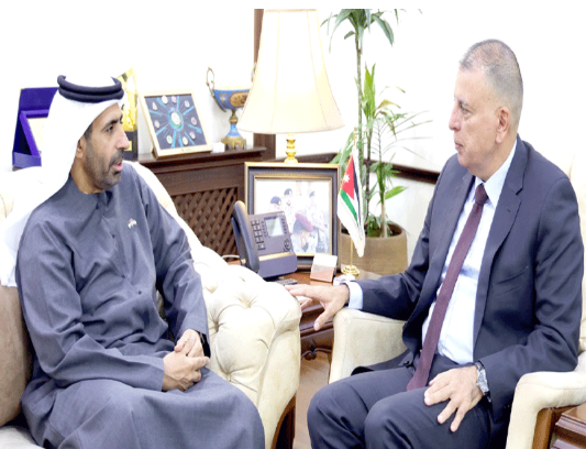 وزير الداخلية يبحث مع السفير الإماراتي تعزيز التعاون