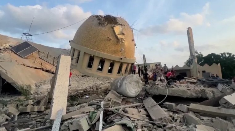 الحجر والبشر لم يسلموا من القصف ..  معالم وآثار غزة تناشد اليونسكو