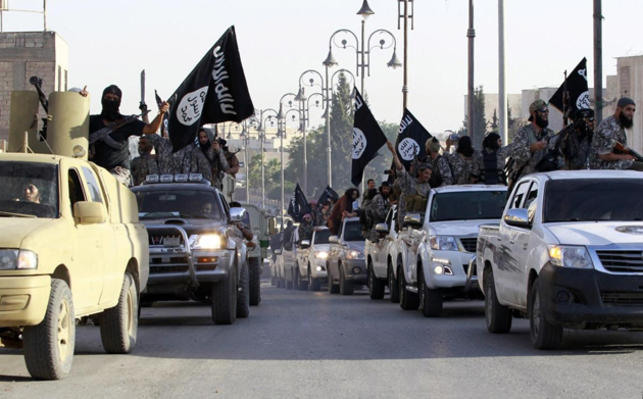 داعش يهدد سياسيين لبنانيين ويتوعد بقتل 3 عسكريين