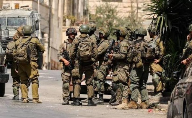 وسط مداهمة منازل وتحقيق ميداني ..  حملة اعتقالات تطال عدة مدن بالضفة