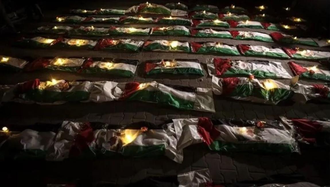 وداع مؤثر لرفات 100 فلسطيني من ضحايا الإبادة في غزة