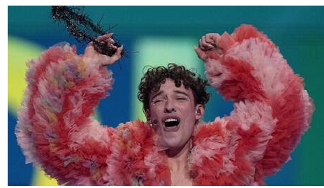 الفائز بمسابقة "يوروفيجن" يعيد الجائزة احتجاجا على استمرار مشاركة" إسرائيل "