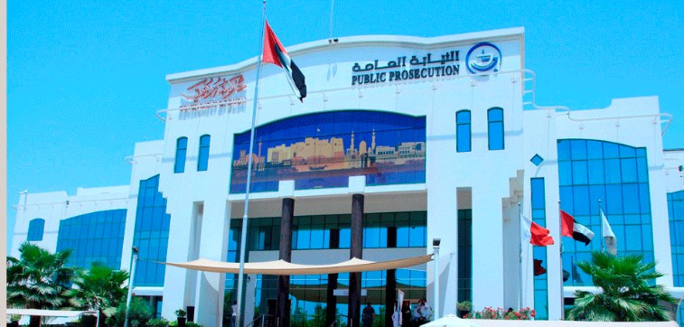 زائرة تهين موظفاً بمطار دبي وتهدده بالتشهير على فيس بوك