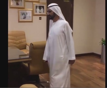 بالفيديو ..  محمد بن راشد يتفقد سير العمل في دوائر حكومية  ..  و يتفاجأ بعدم وجود كبار المسؤولين في مكاتبهم