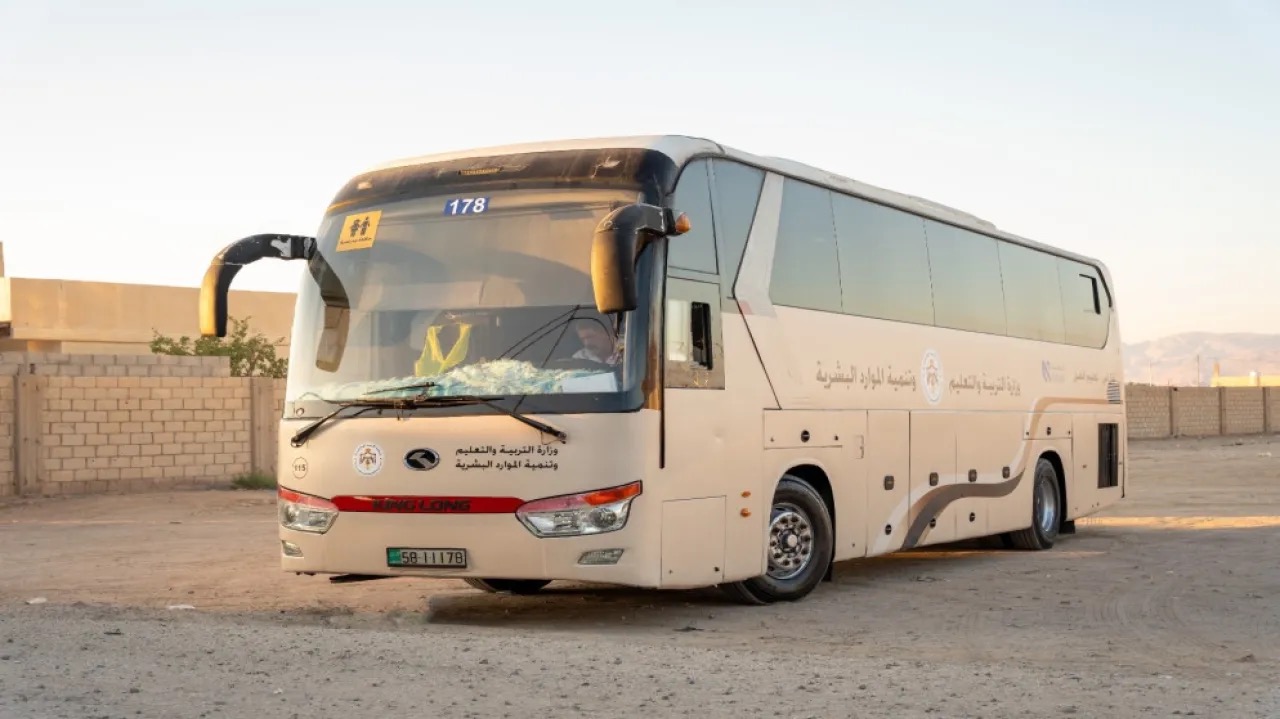 العجارمة: النقل المدرسي يهدف إلى الحد من الغياب والتسرب ..  وسيبقى مجانيا