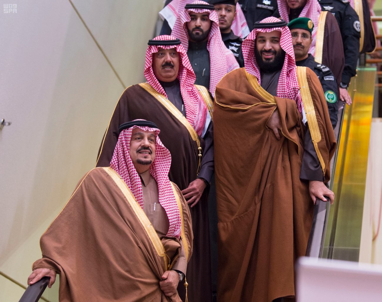 بالفيديو و الصور  ..  ظهور لافت لمحمد بن سلمان مع الامير متعب بن عبدالله بعد الإفراج عنه 