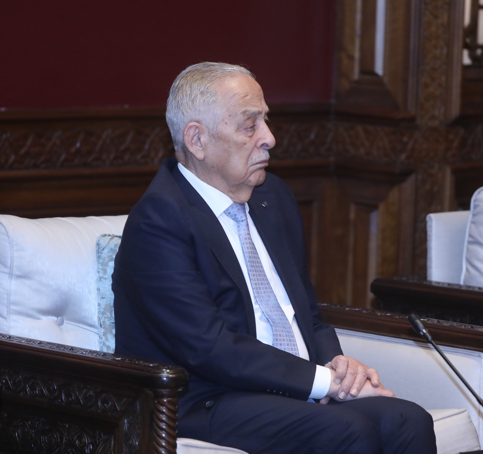 العيسوي ينقل تمنيات الملك وولي العهد بالشفاء للفريقين المتقاعدين السرحان والكردي