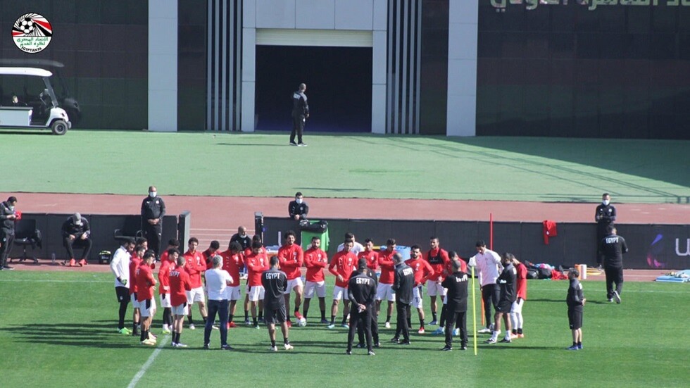 طبيب منتخب مصر يكشف أسماء المصابين بكورونا