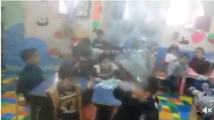فيديو صادم  ..   عمان : معلمة لطفل في الروضة "بدي اوكلك بسناني و اموتك" و التربية تحقق
